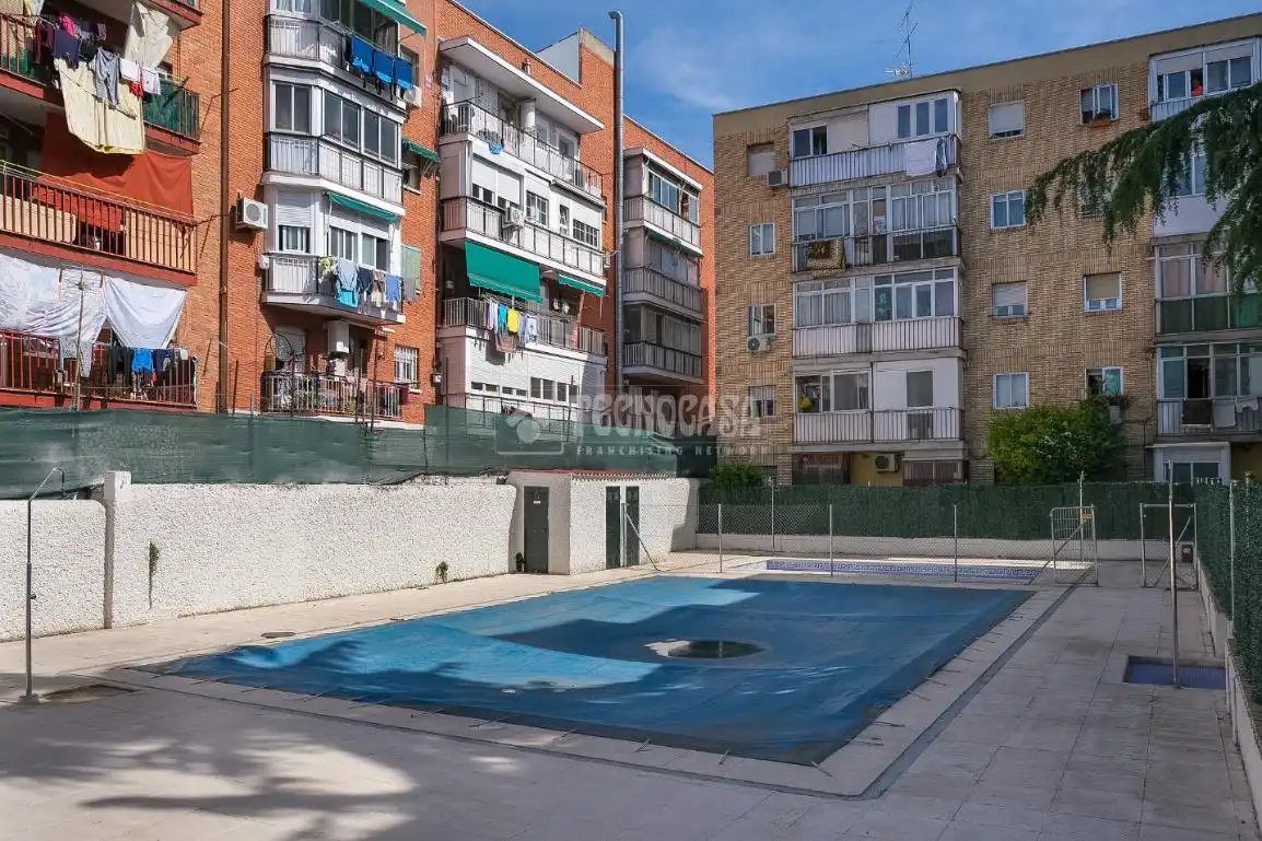 Piscina de Pis en venda en Madrid amb Terrassa i Piscina comunitària