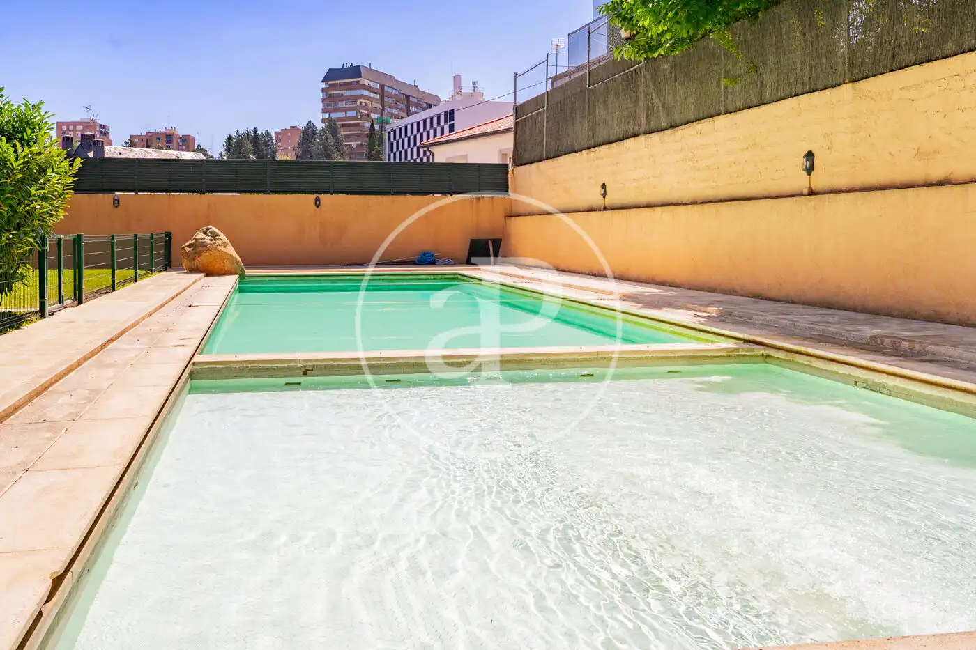 Piscina de Piso de alquiler en Madrid con Aire acondicionado, Calefacción y Jardín privado