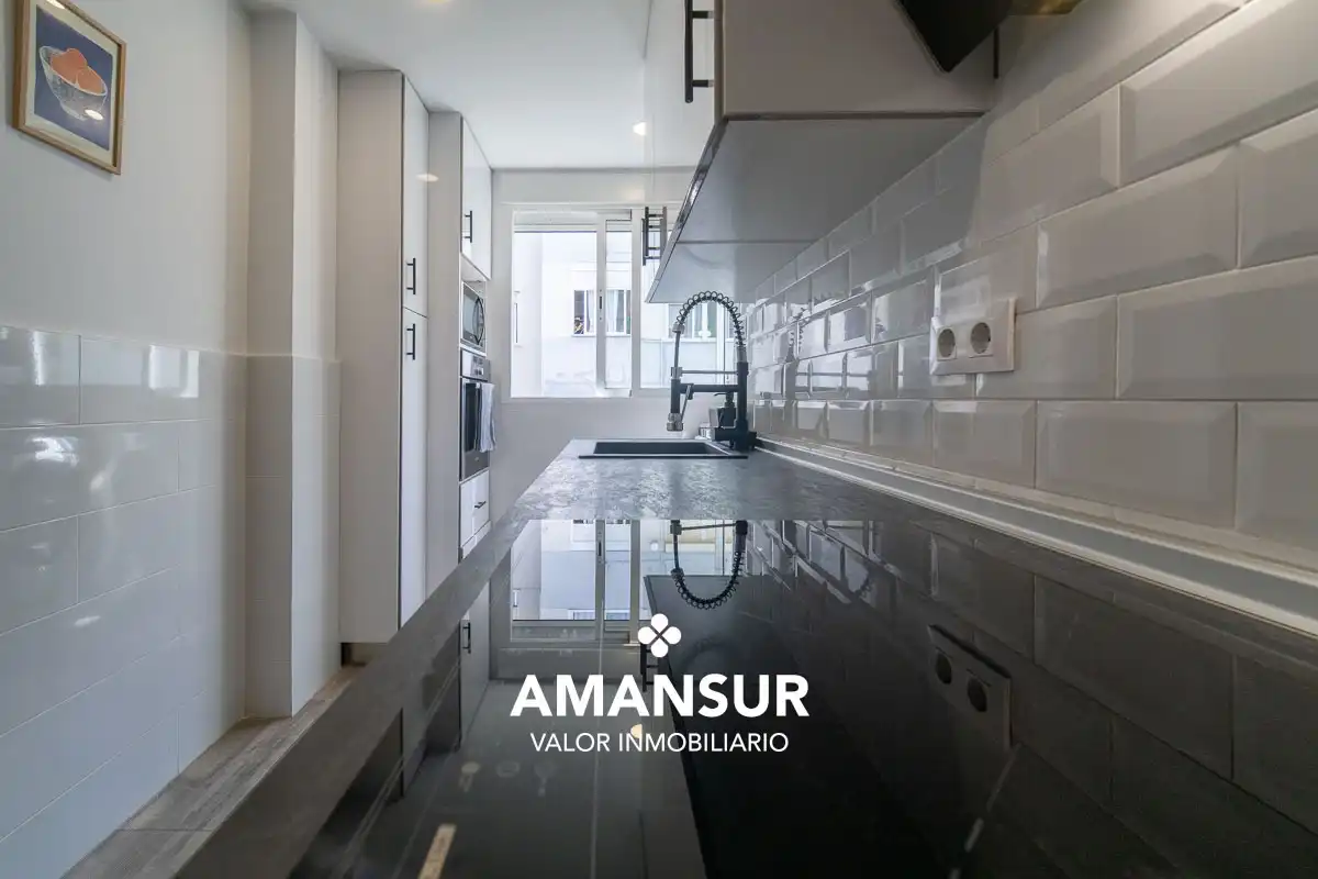 Flat for sale in Plaza Dulcinea, Nuevo Parque - Los Rosales - Tráfico Pesado