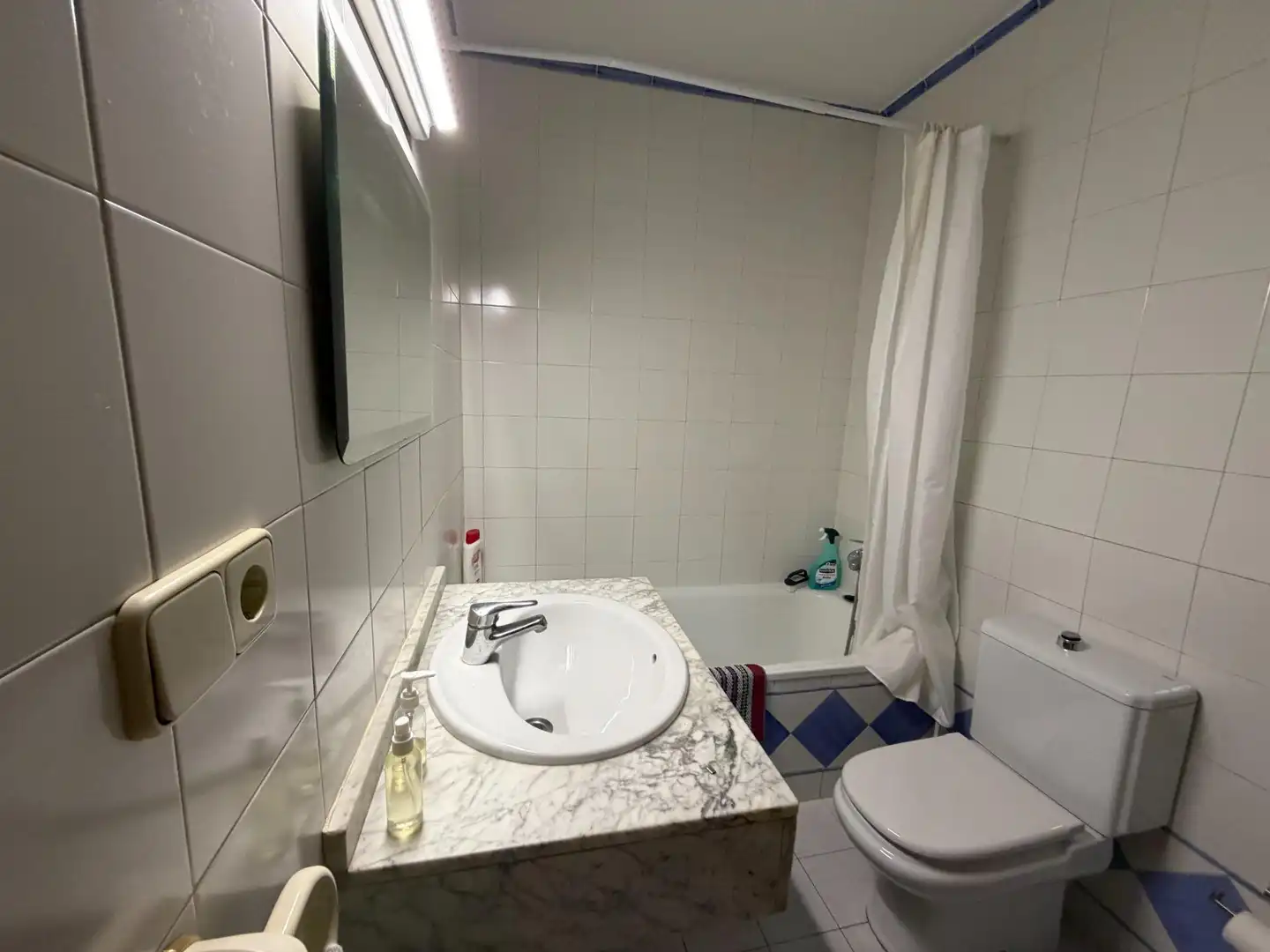 Badezimmer von Wohnungen zur Miete in Granada mit Klimaanlage und Möbliert