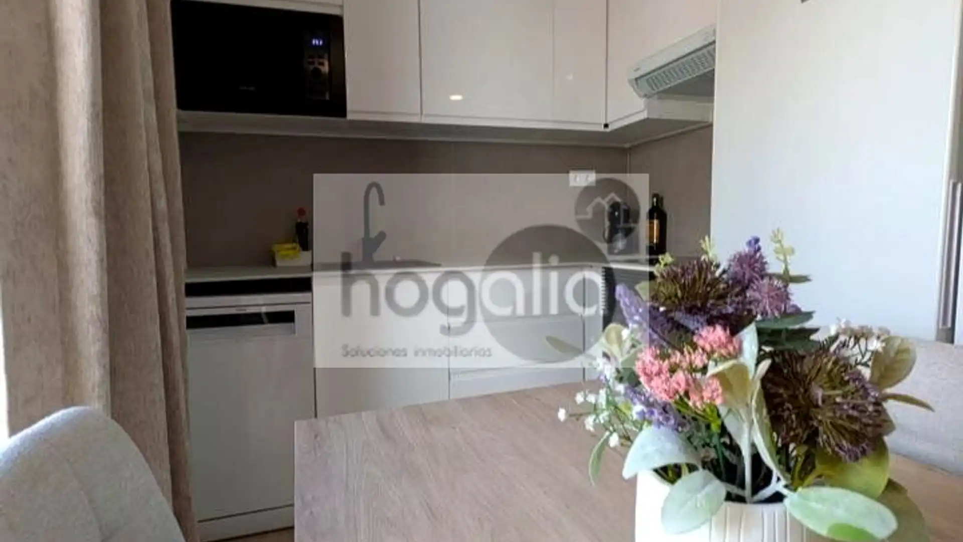 Cocina de Piso de alquiler en  Sevilla Capital con Aire acondicionado, Terraza y Trastero