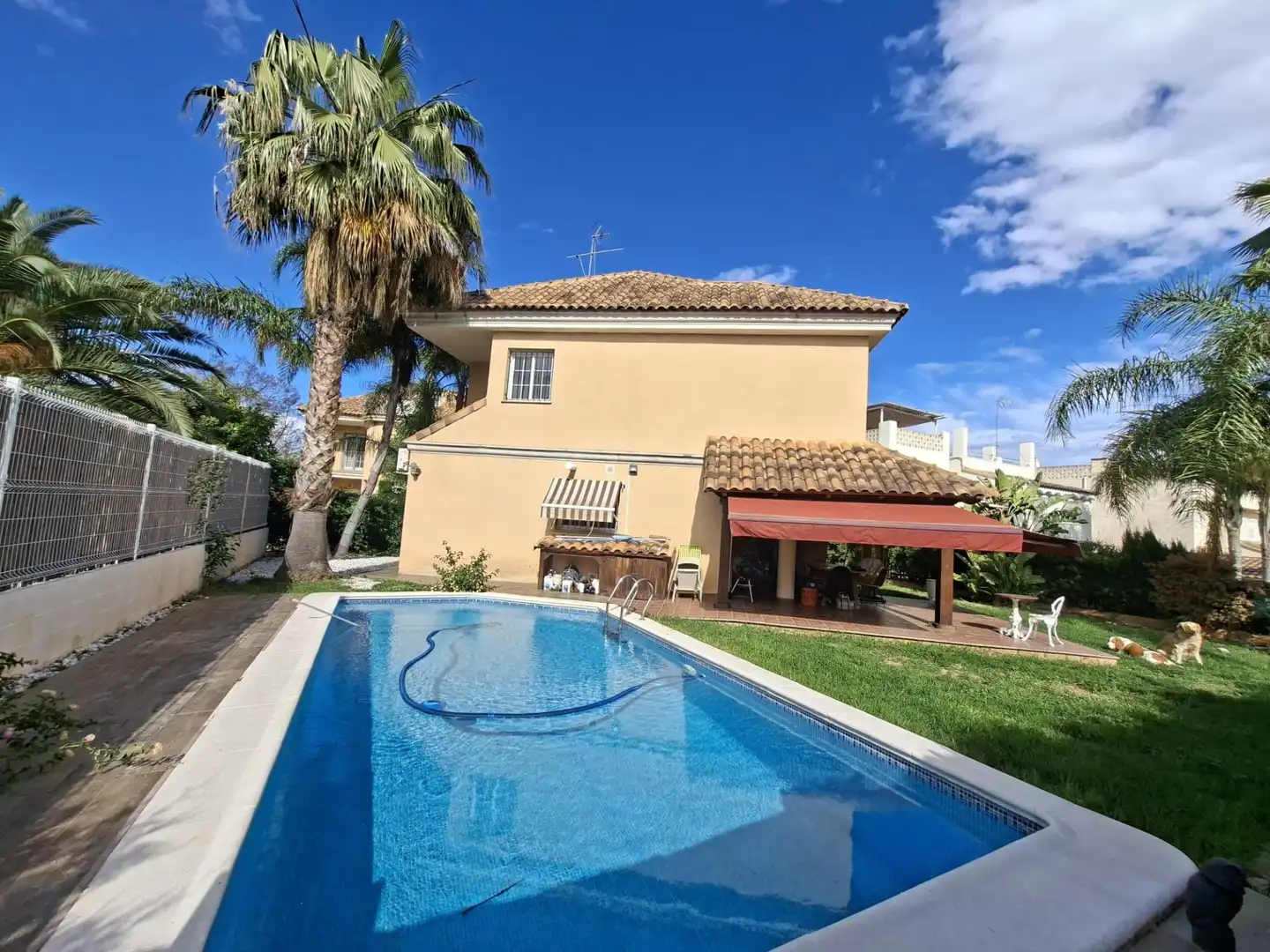 Vista exterior de Casa o chalet en venta en Paterna con Aire acondicionado, Calefacción y Jardín privado