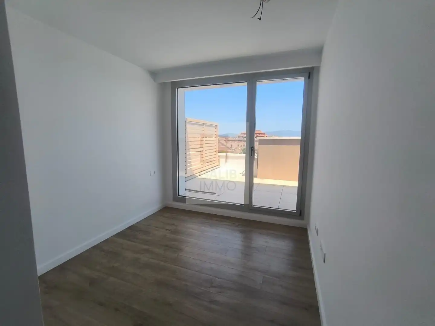 Schlafzimmer von Dachboden zum Verkauf in Figueres mit Klimaanlage, Terrasse und Abstellraum