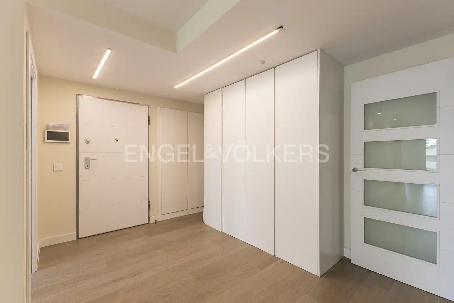 Wohnung zur Miete in Valencia mit Klimaanlage, Heizung und Terrasse