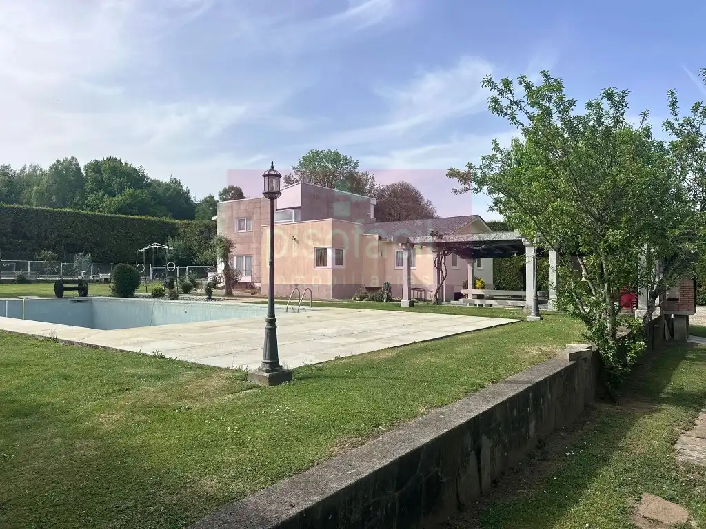 Swimming pool of Houses for sale in Guntín