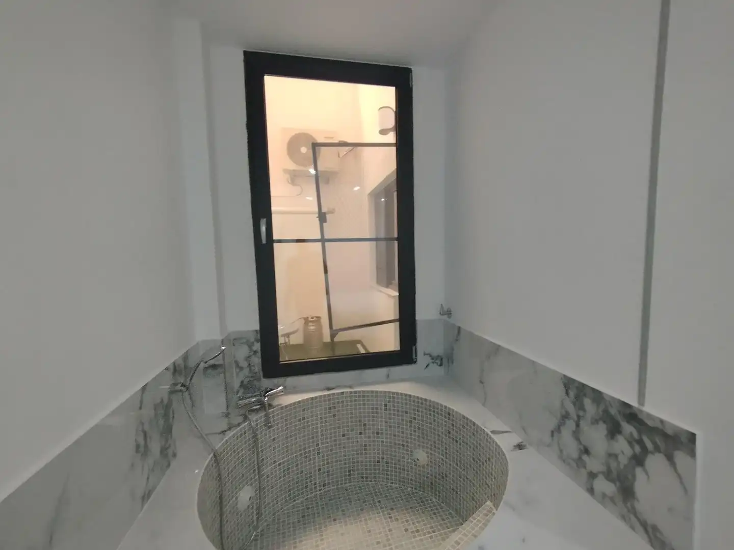 Bany de Planta baixa en venda en Alicante / Alacant amb Aire condicionat, Terrassa i Jacuzzi