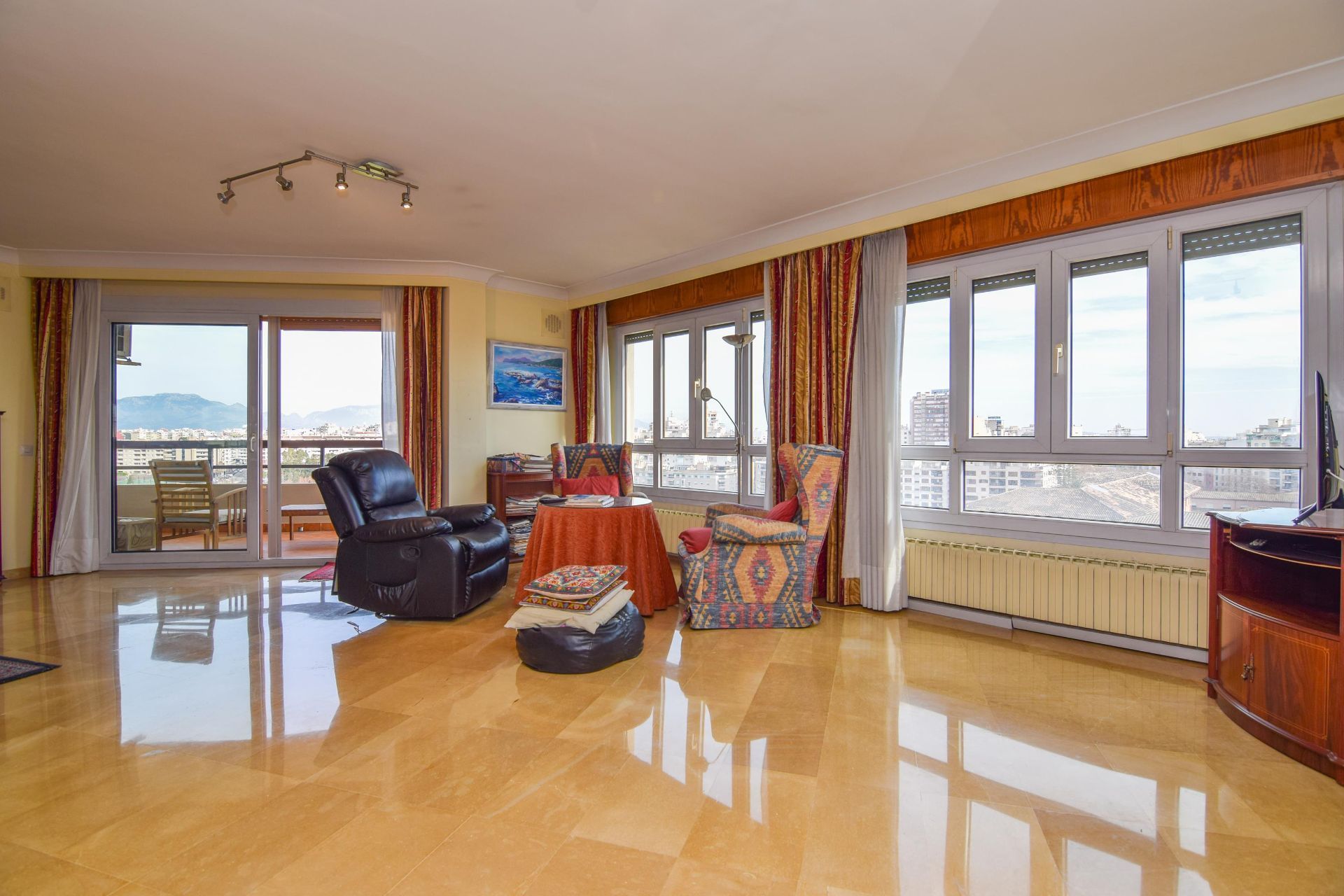 Wohnzimmer von Dachboden zum Verkauf in  Palma de Mallorca mit Klimaanlage und Heizung