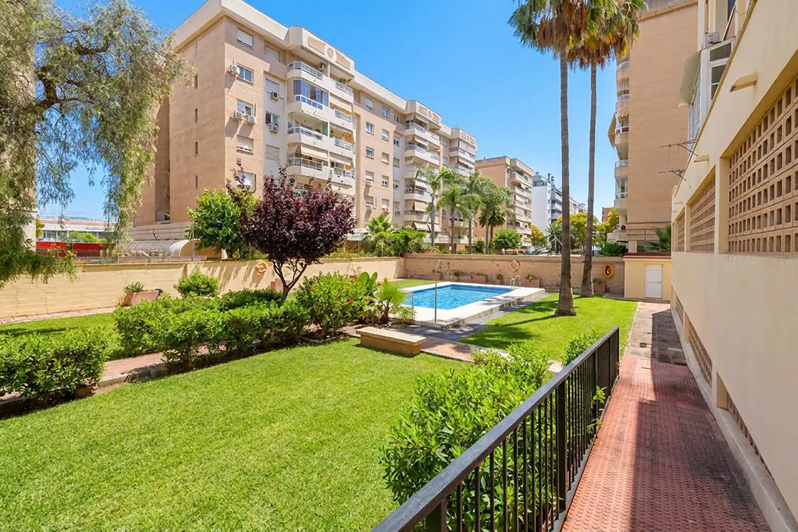 Vista exterior de Piso en venta en Málaga con Amueblado, Balcón y Piscina comunitaria