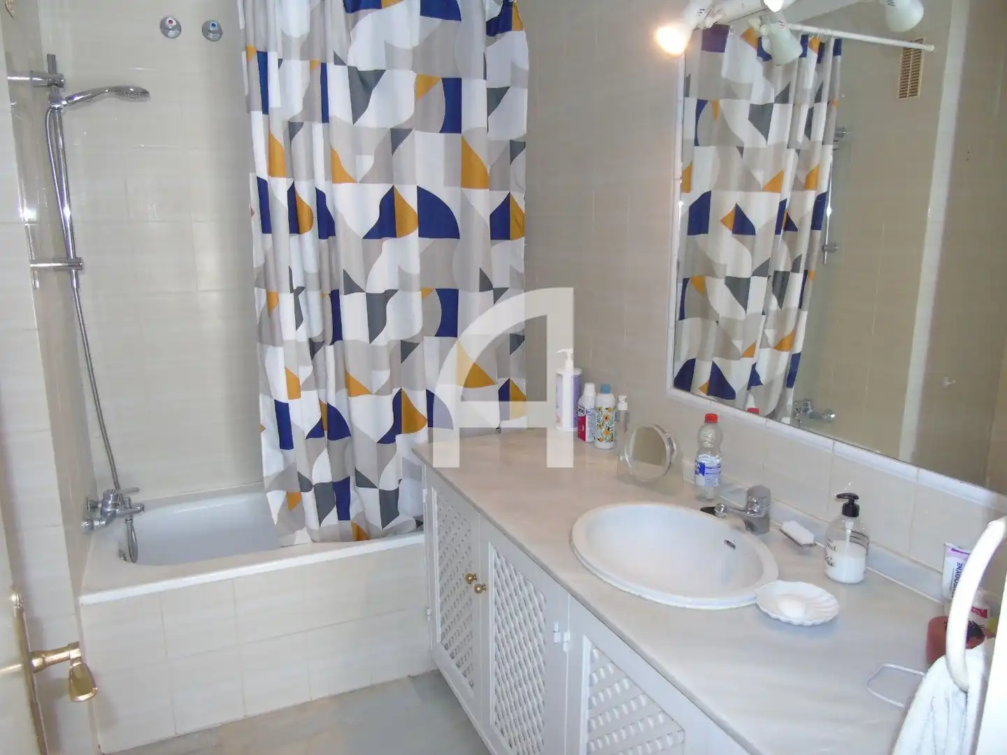 Badezimmer von Dachboden zum Verkauf in Mijas mit Klimaanlage, Heizung und Terrasse