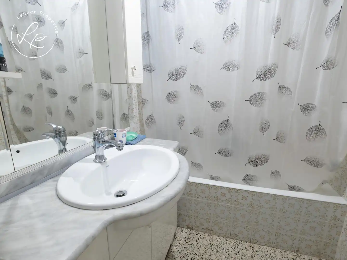 Bathroom of Flat for sale in Figueres