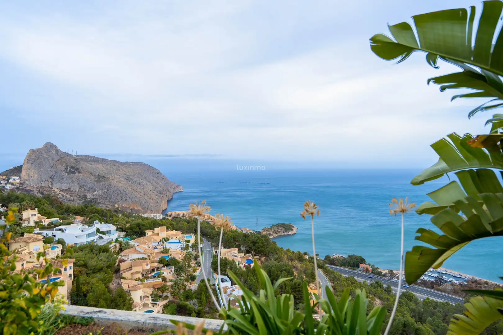 Vista exterior de Ático en venta en Altea con Aire acondicionado, Jardín privado y Terraza