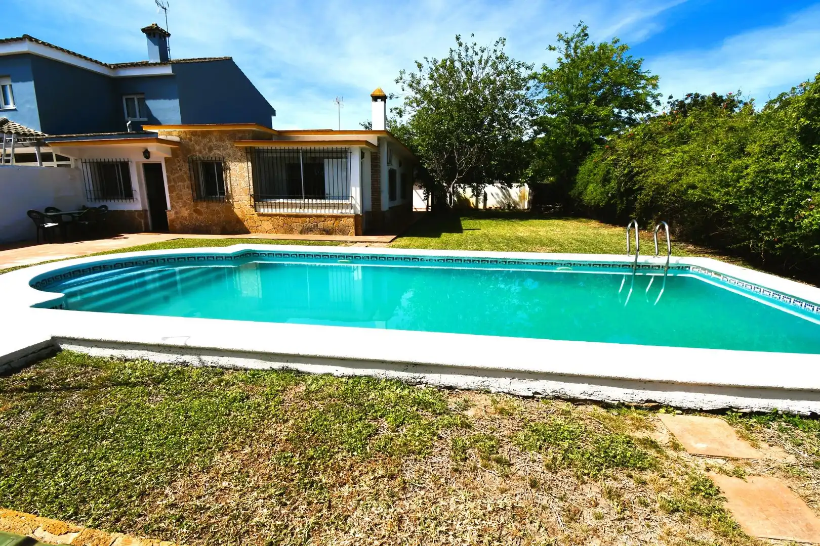 Piscina de Casa o xalet en venda en El Puerto de Santa María