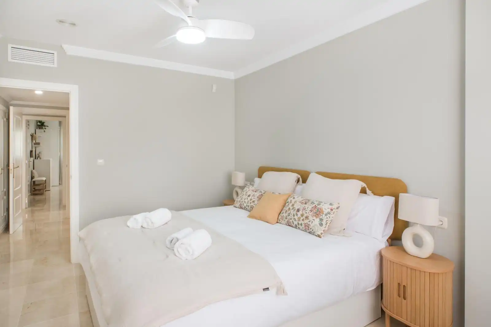 Bedroom of Flat for sale in Marbella  with Air Conditioner, Terrace and Furnished