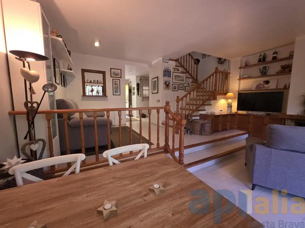 Comedor de Casa adosada en venta en Castell d'Aro, Platja d'Aro i s'Agaró con Calefacción, Jardín privado y Piscina comunitaria
