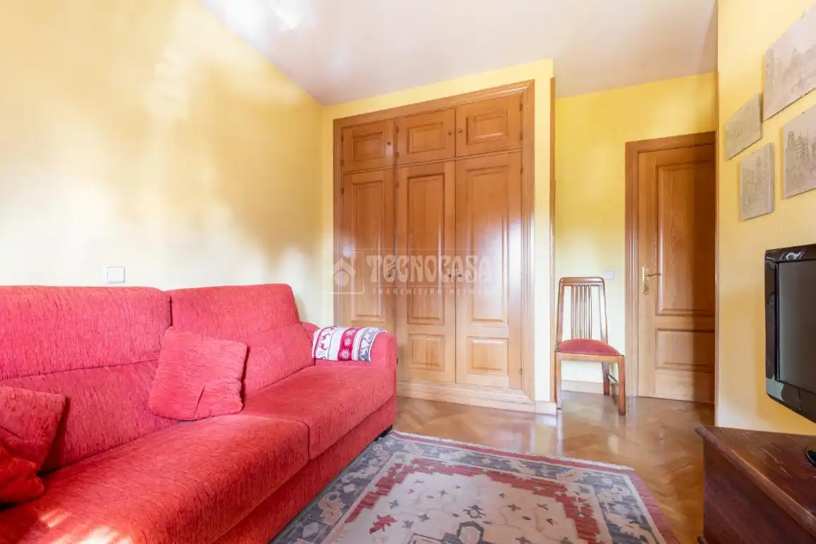 Habitación de Casa adosada en venta en Torrelodones con Calefacción, Jardín privado y Terraza