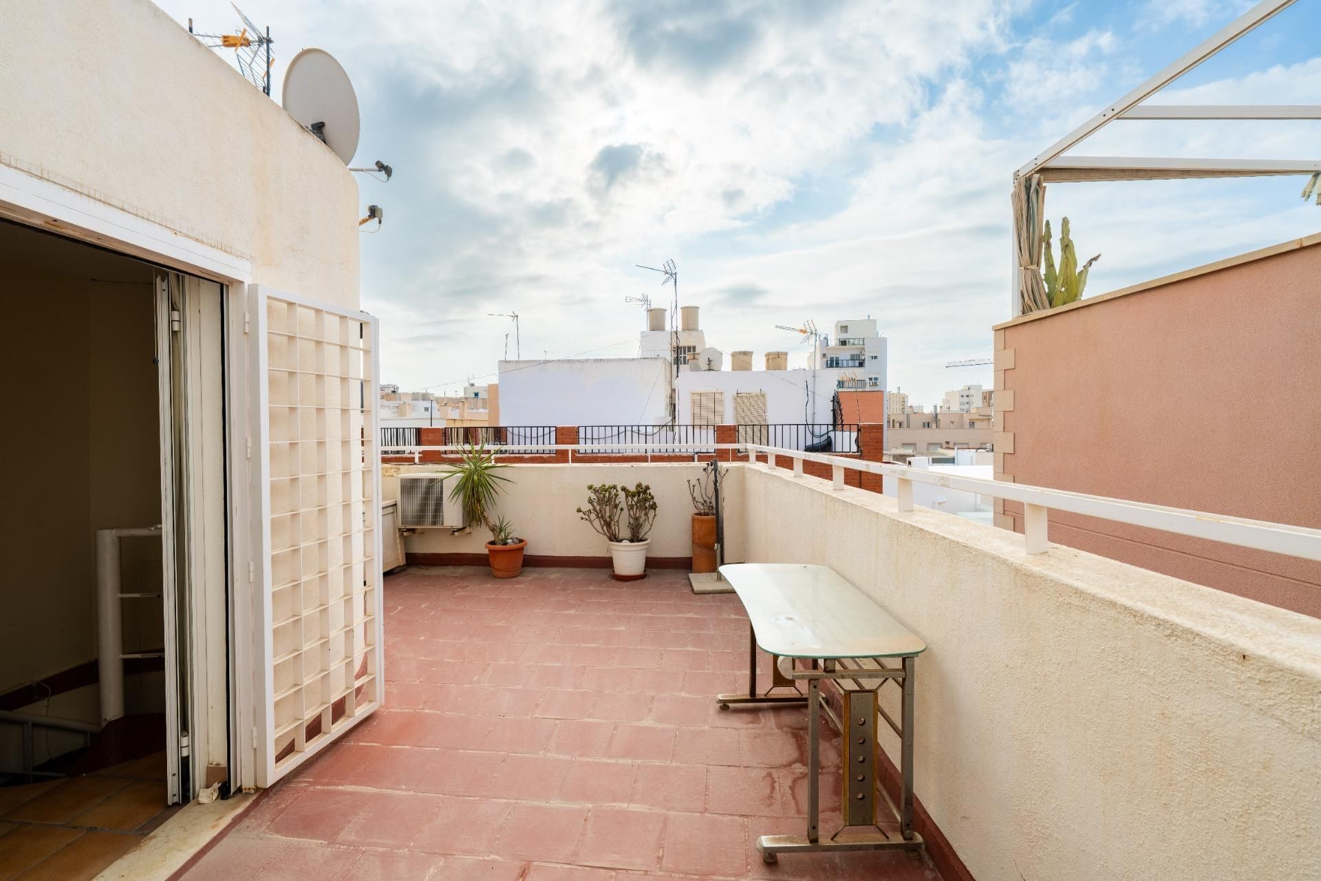 Terrassa de Casa o xalet en venda en  Almería Capital amb Aire condicionat i Terrassa