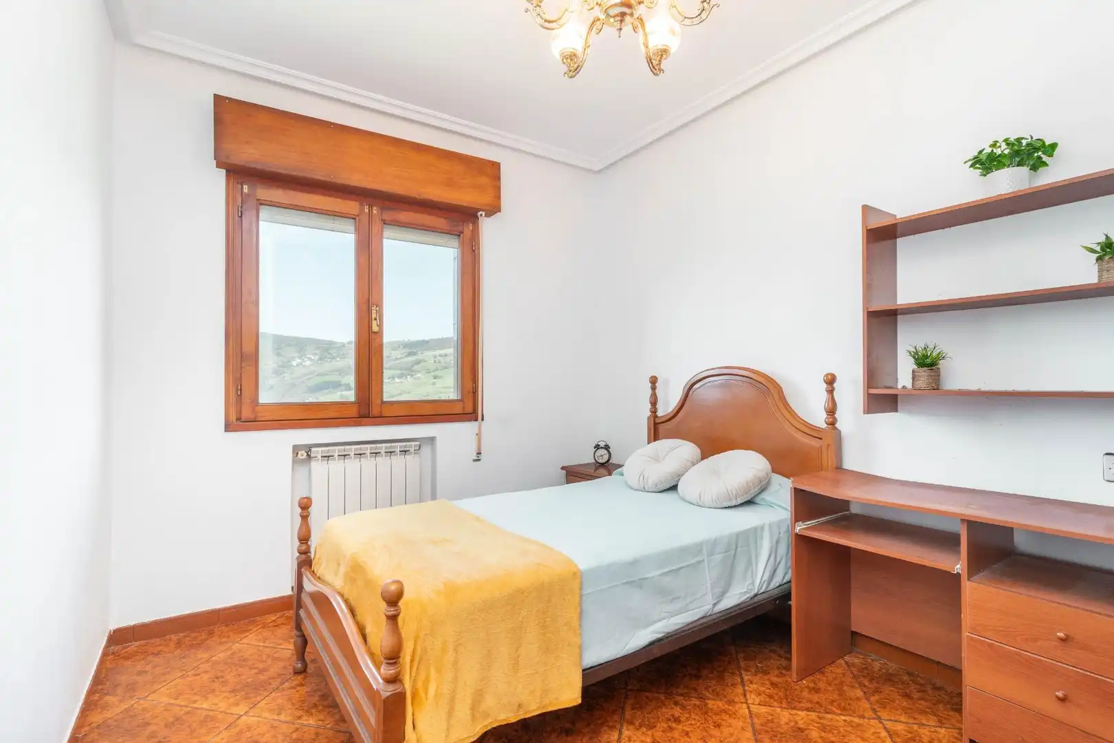 Dormitori de Casa o xalet en venda en Cangas del Narcea amb Calefacció, Terrassa i Moblat