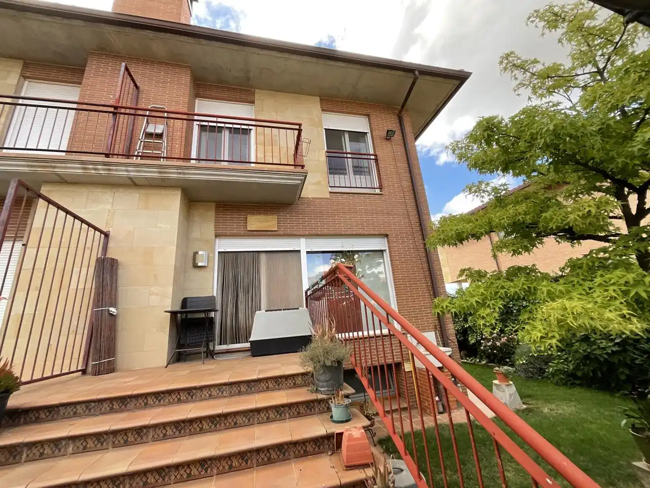 Vista exterior de Casa o xalet en venda en Alesanco amb Calefacció, Jardí privat i Traster