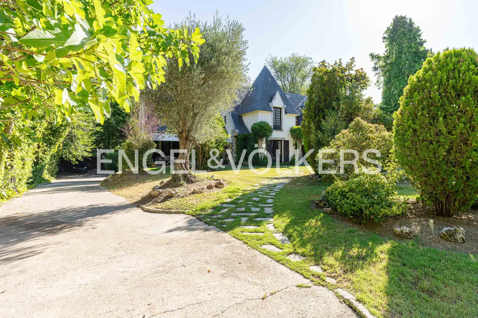 Vista exterior de Casa o chalet en venta en Pozuelo de Alarcón con Calefacción, Jardín privado y Piscina