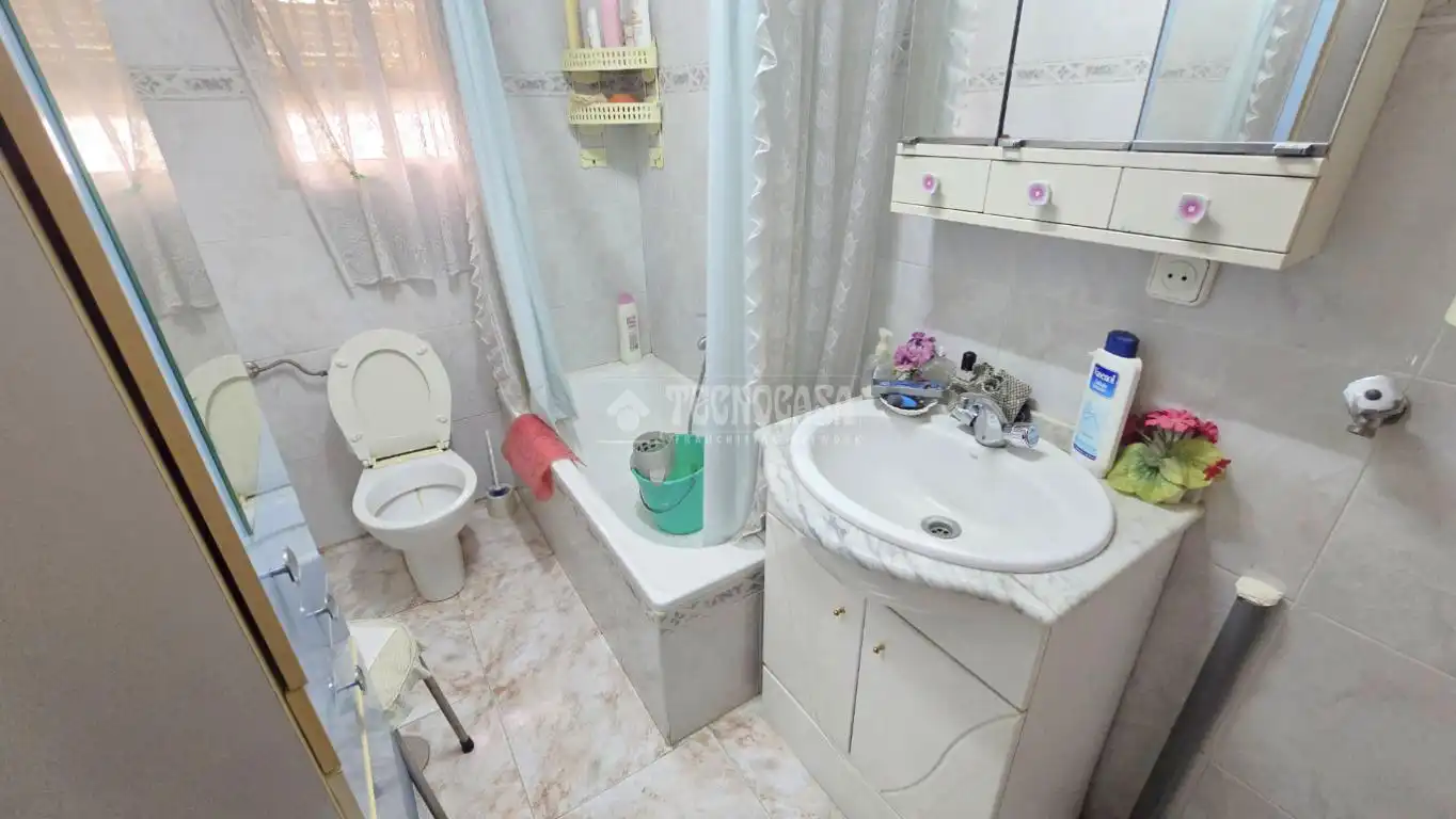Bathroom of Flat for sale in Talavera de la Reina  with Air Conditioner, Heating and Balcony