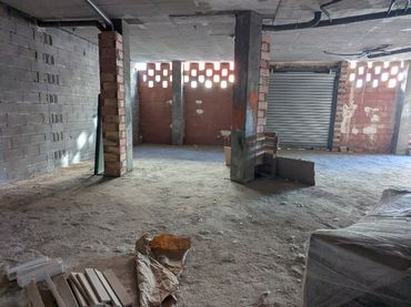 Local comercial en venda a Calle Abencerrajes 1