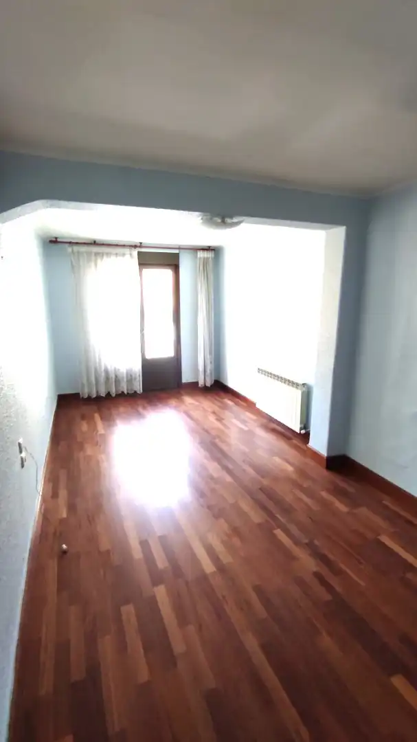 Sala de estar de Piso en venta en Eibar con Calefacción, Trastero y Horno