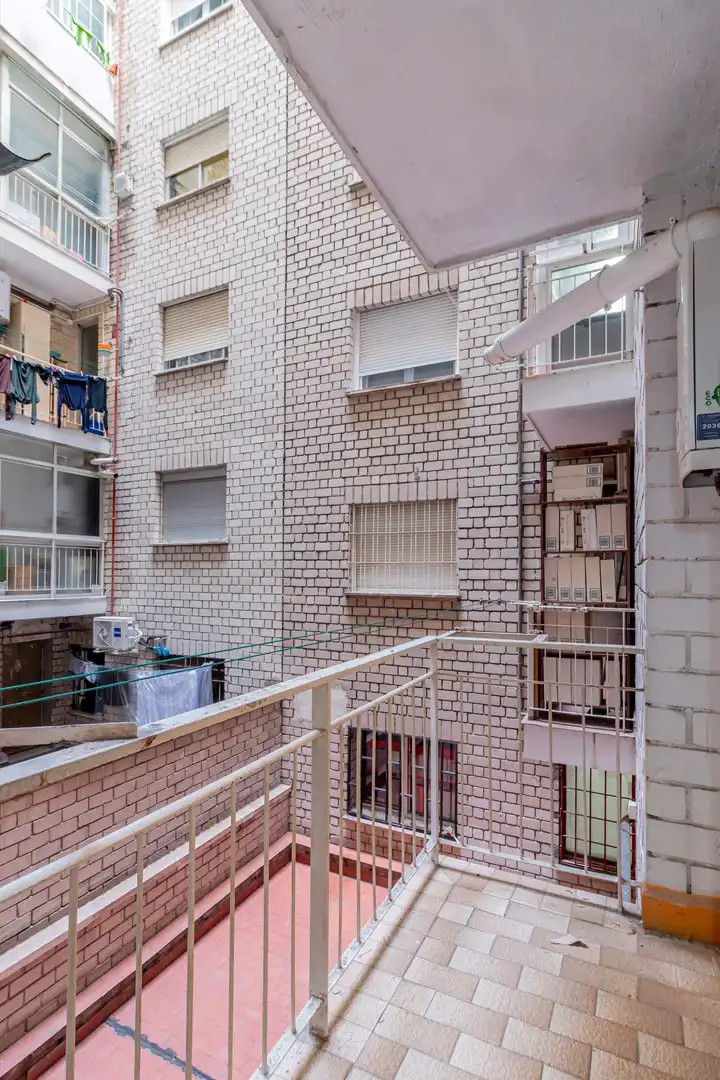 Vista exterior de Piso en venta en Madrid con Calefacción