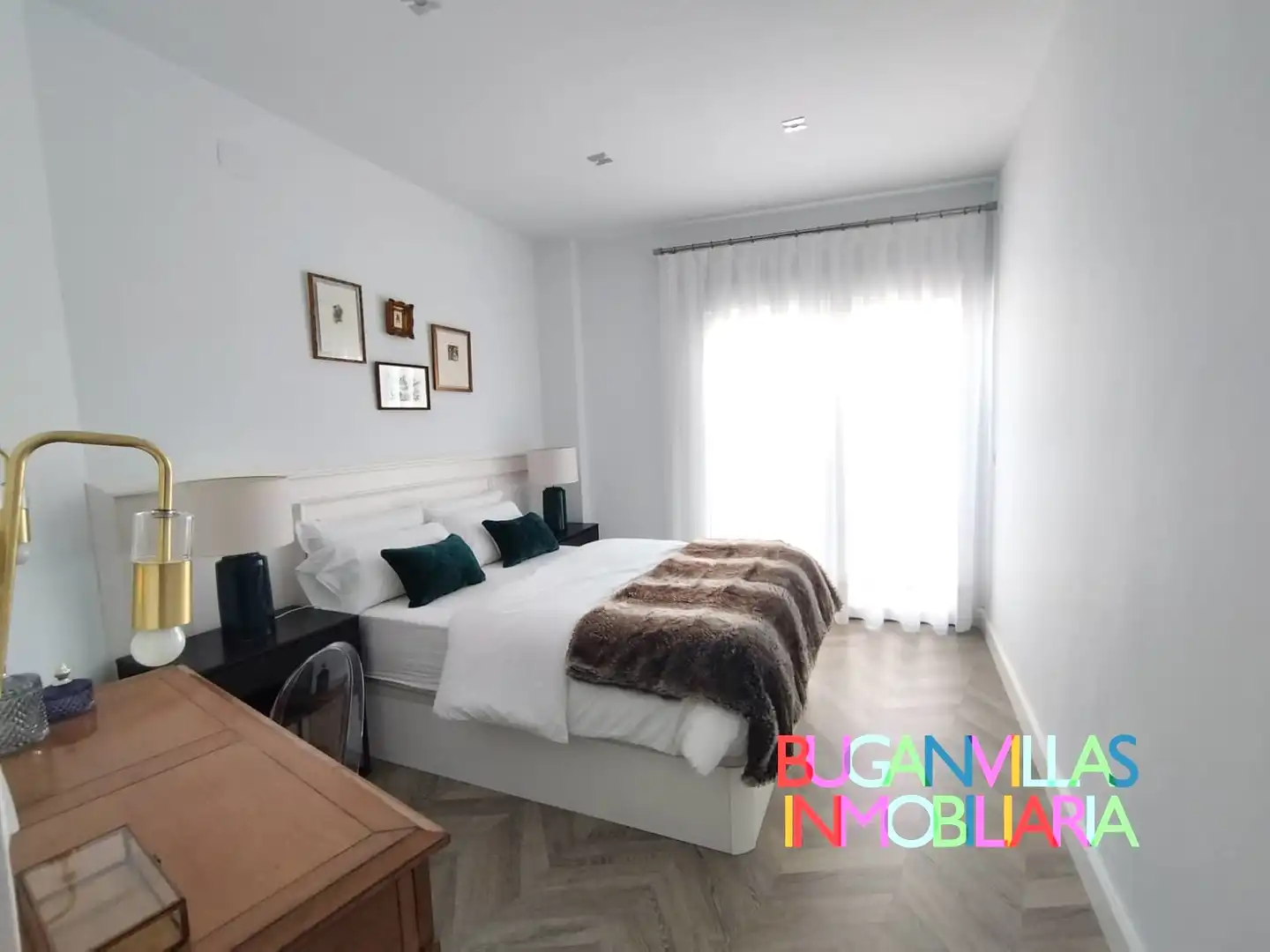 Schlafzimmer von Dachboden zum Verkauf in Lepe mit Abstellraum und Balkon