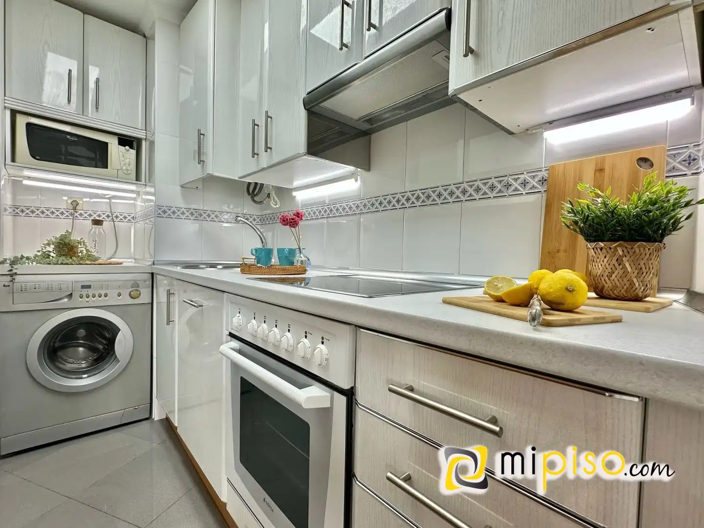 Kitchen of Flat for sale in Laredo  with Furnished