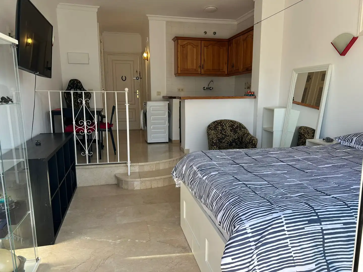 Habitación de Estudio de alquiler en Estepona con Aire acondicionado, Terraza y Amueblado