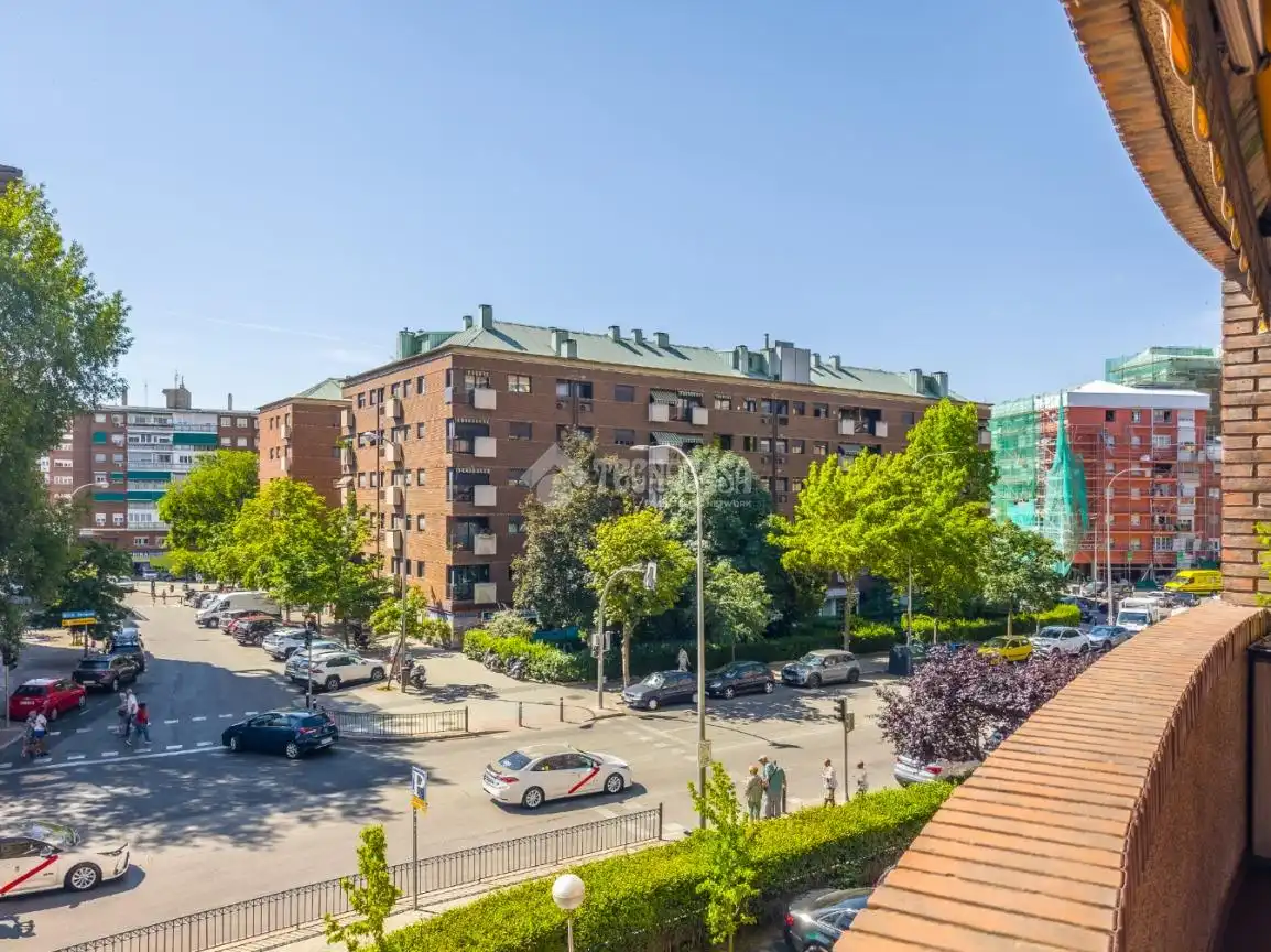 Vista exterior de Piso en venta en Madrid con Calefacción y Terraza