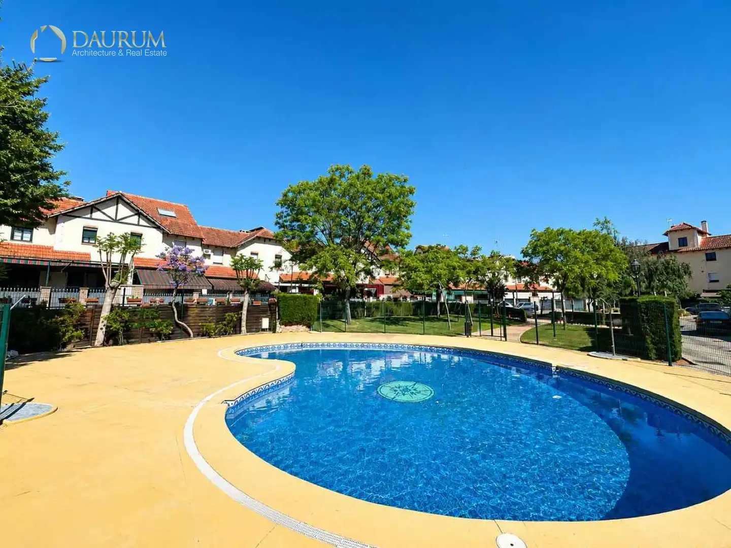 Schwimmbecken von Wohnung zum Verkauf in Dos Hermanas mit Klimaanlage, Heizung und Terrasse