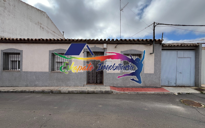 Vista exterior de Casa o xalet en venda en Villacañas amb Traster