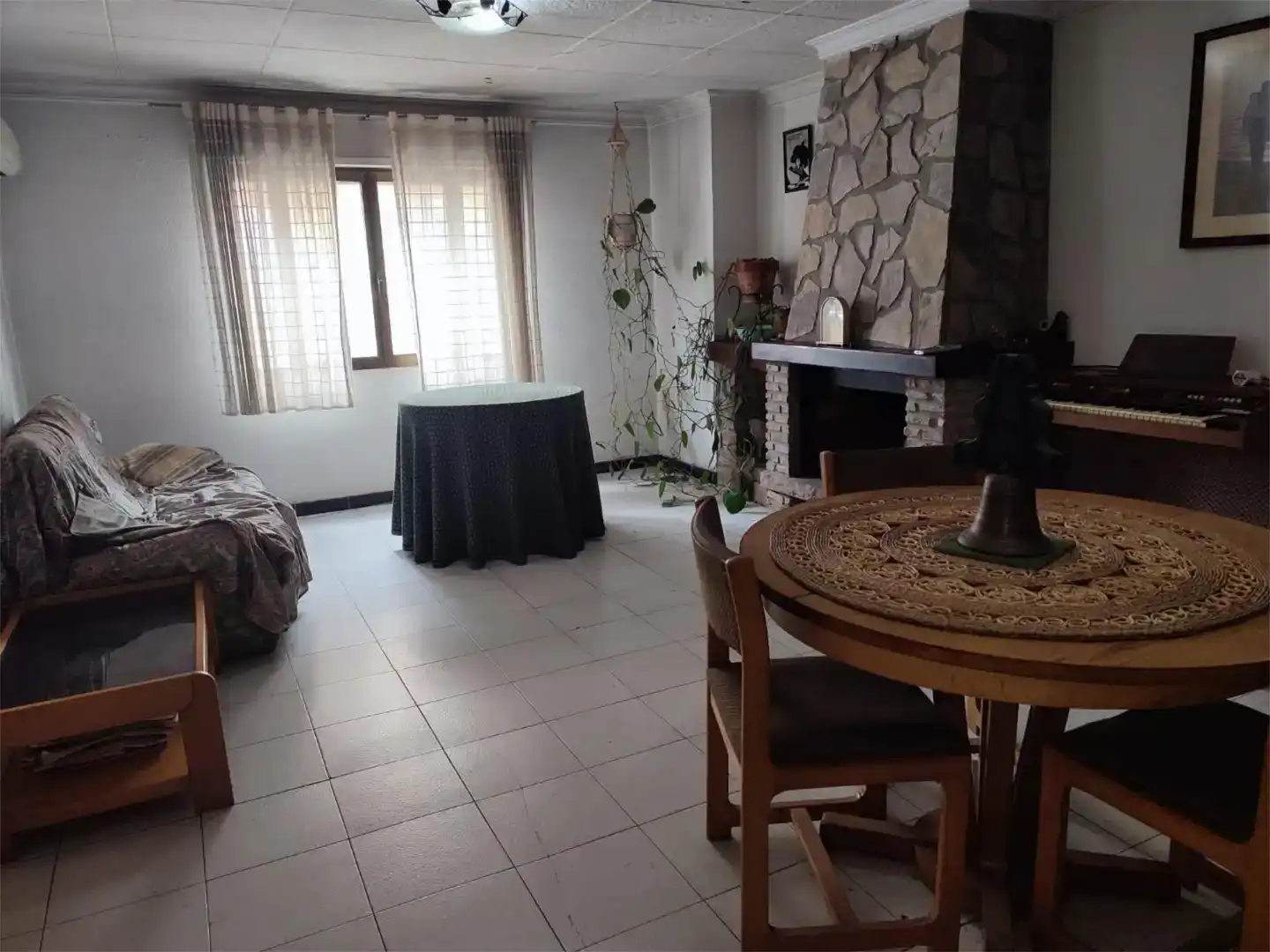 Sala d'estar de Casa adosada en venda en Chella amb Aire condicionat, Traster i Balcó