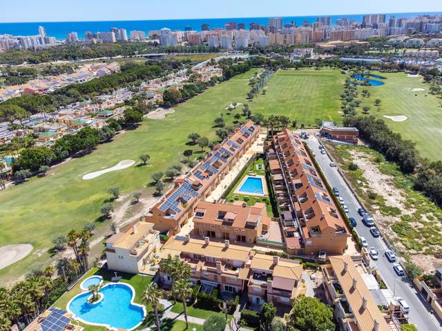 Casa adosada en Venta en CL CLARA CAMPOAMOR 12 R.U.4.Z9.2ALICANTE/ALACANT (, -1 en Alicante Golf