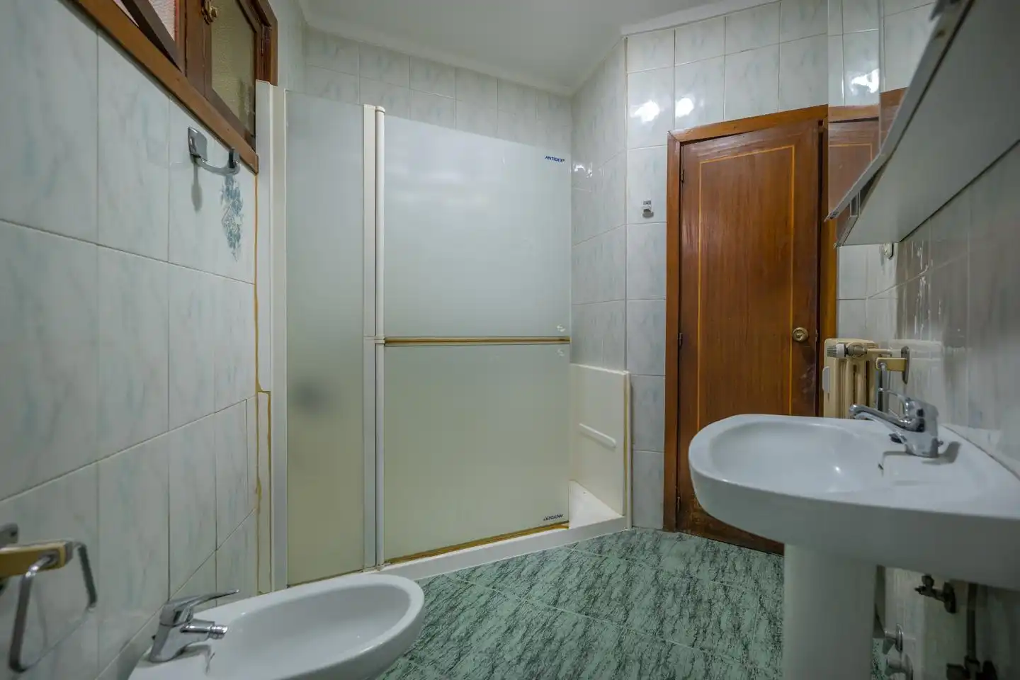 Bany de Pis en venda en Ávila amb Calefacció, Parquet i Terrassa