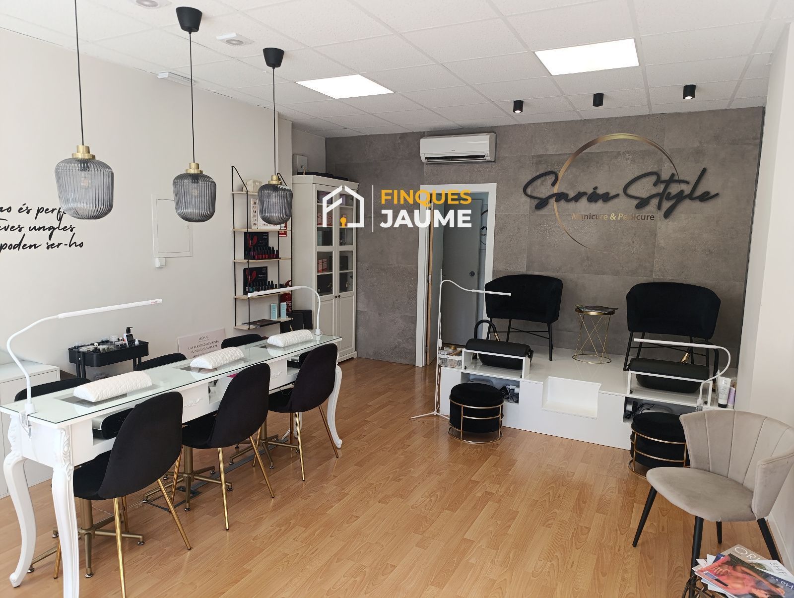 Local en traspas a SEGRIÀ, Joc de la Bola - Camps d'Esports