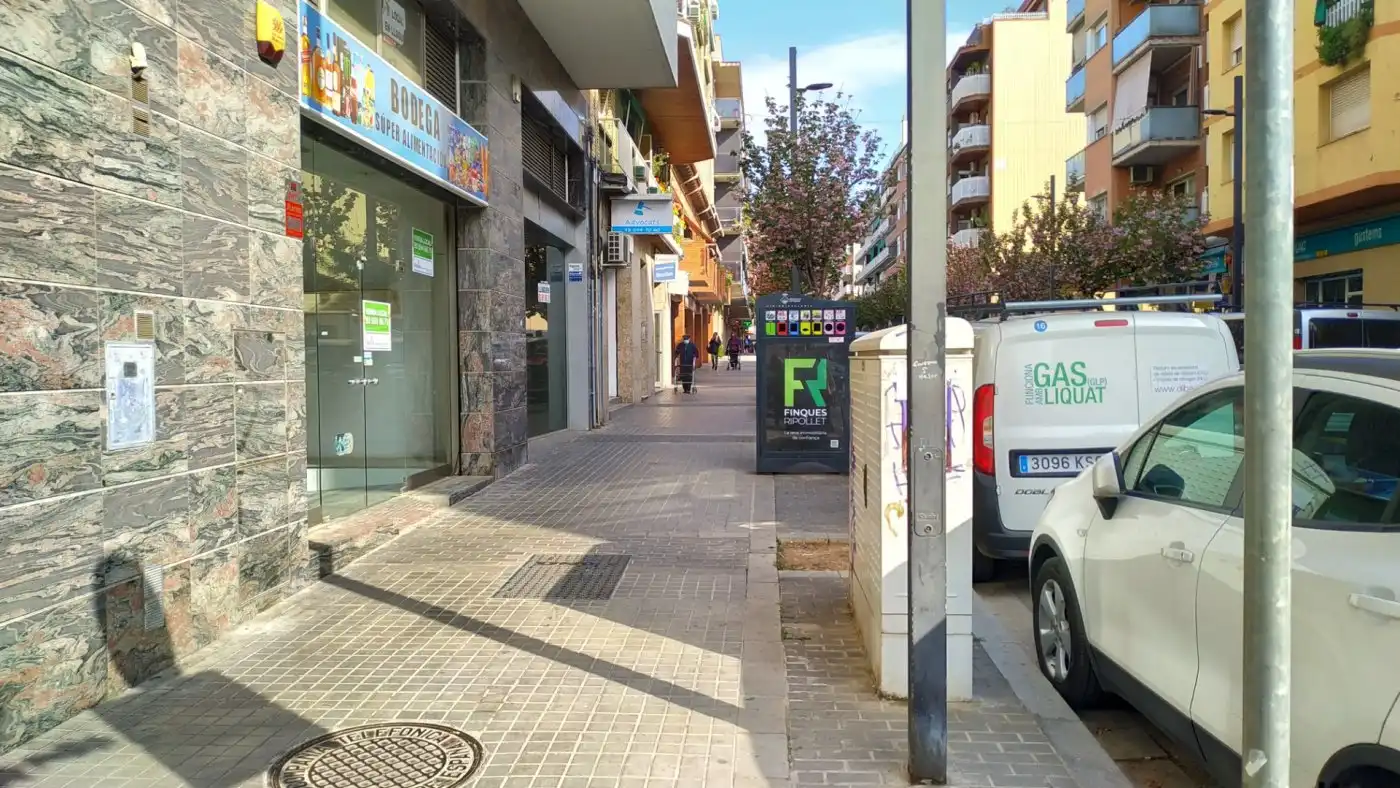 Vista exterior de Local en venta en Ripollet