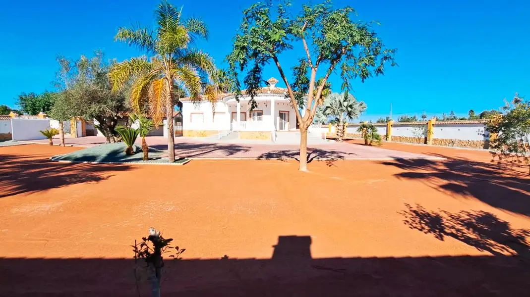 Vista exterior de Casa o xalet en venda en Catral amb Jardí privat i Terrassa