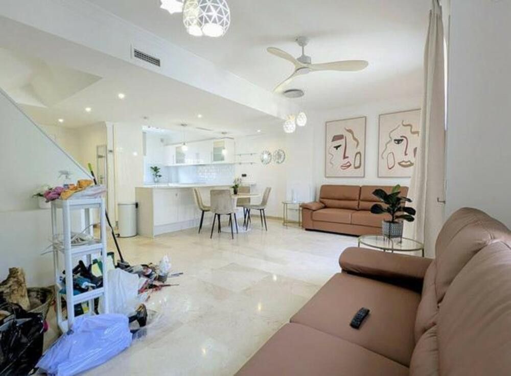 Sala d'estar de Casa adosada de lloguer en Marbella amb Aire condicionat, Terrassa i Piscina