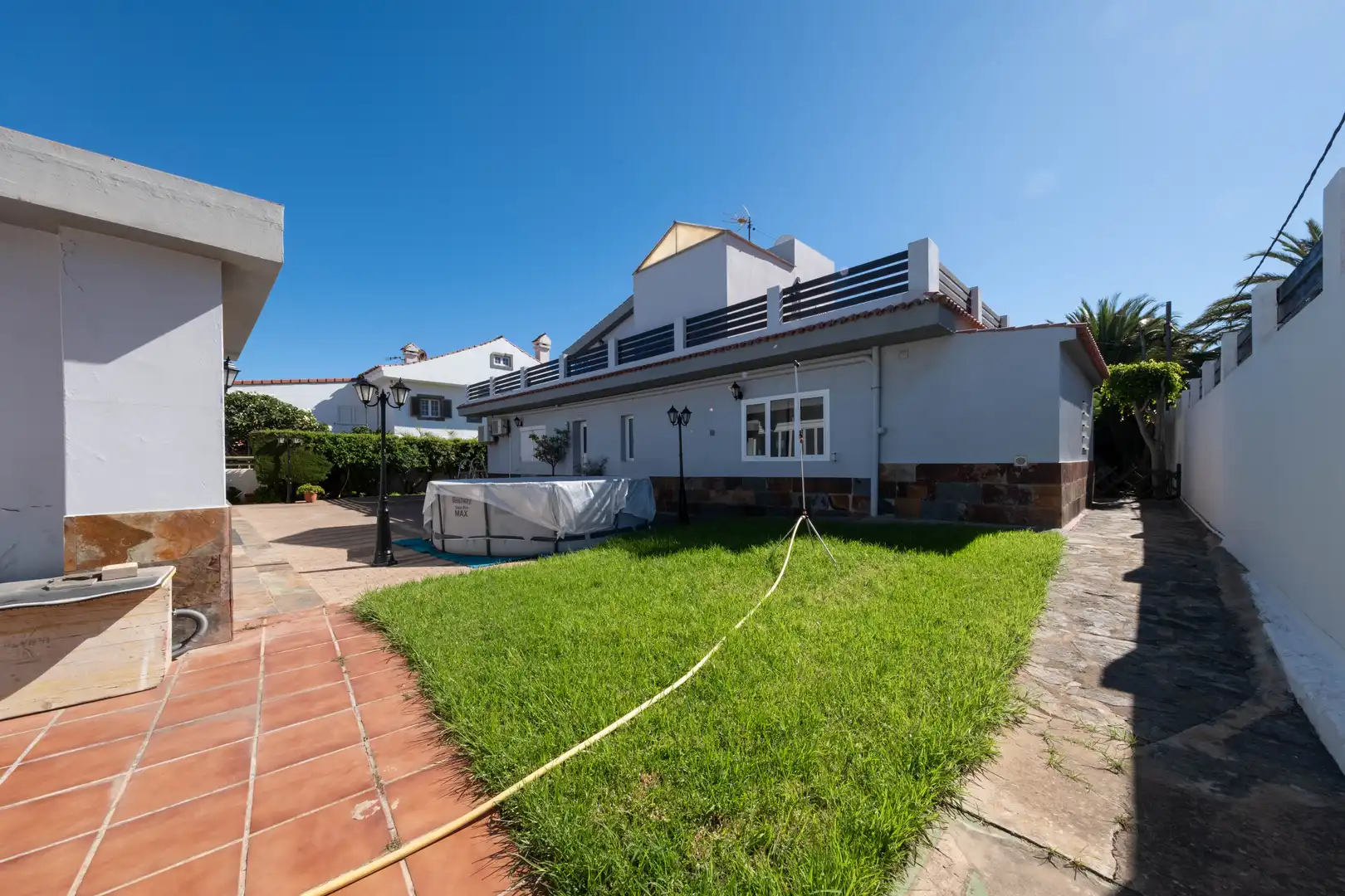 Vista exterior de Casa o xalet en venda en Las Palmas de Gran Canaria amb Jardí privat, Terrassa i Traster