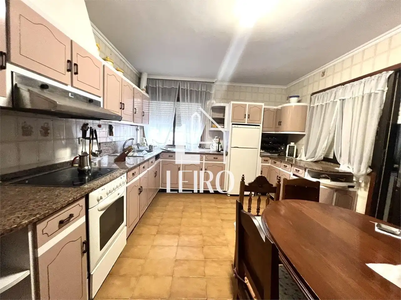 Cuina de Casa o xalet en venda en Vilagarcía de Arousa amb Jardí privat i Balcó