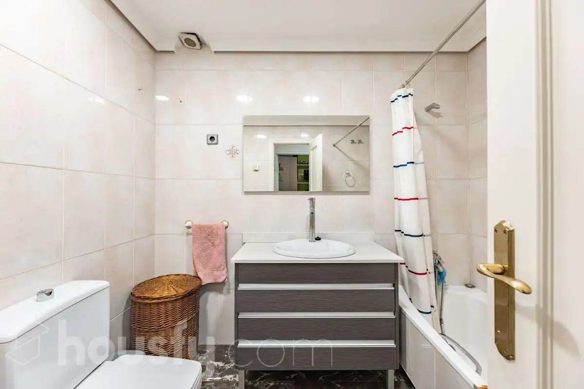 Bathroom of Flat for sale in Pallejà  with Air Conditioner, Heating and Balcony