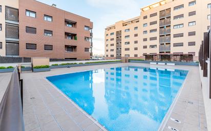 Swimming pool of Flat to rent in  Madrid Capital  with Storage room, Oven and Washing machine