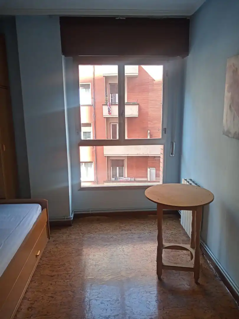 Dormitori de Pis en venda en Bilbao  amb Calefacció, Terrassa i Moblat