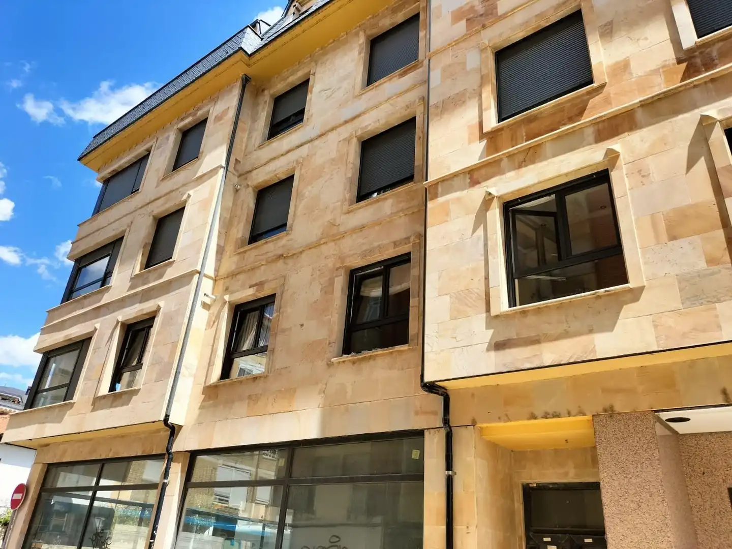 Vista exterior de Piso en venta en Guardo con Calefacción, Parquet y Trastero