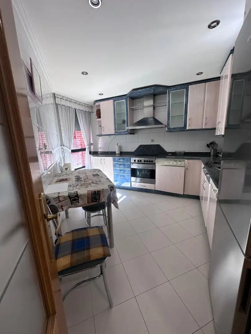 Cuina de Pis de lloguer en  Logroño amb Calefacció, Parquet i Moblat