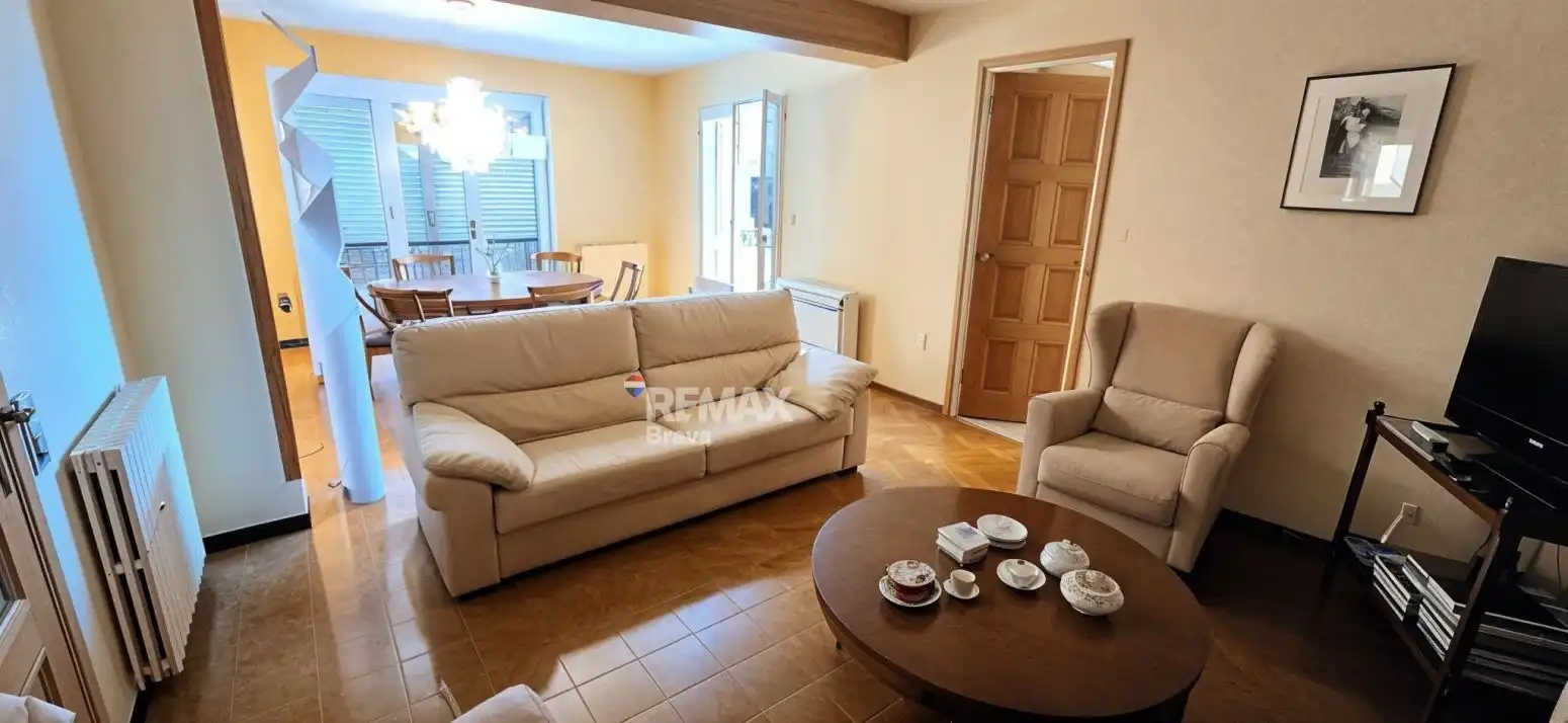 Sala de estar de Casa adosada en venta en Celrà con Aire acondicionado, Jardín privado y Terraza