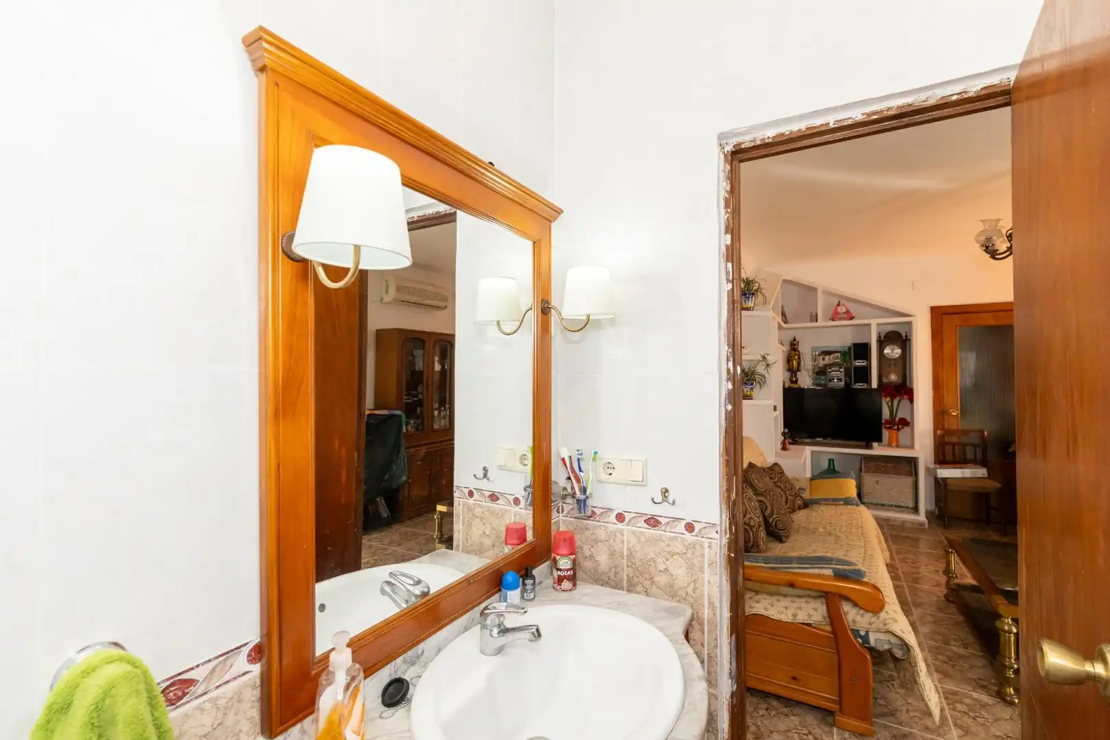 Badezimmer von Einfamilien-Reihenhaus zum Verkauf in Salobreña mit Klimaanlage, Heizung und Terrasse