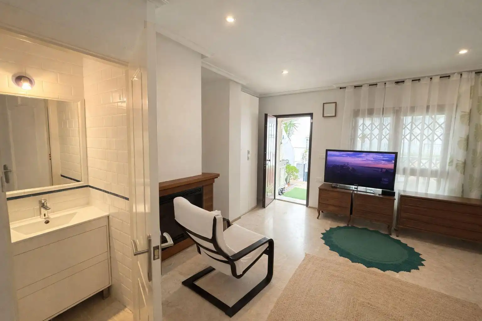 Sala d'estar de Casa adosada en venda en Orihuela amb Jardí privat